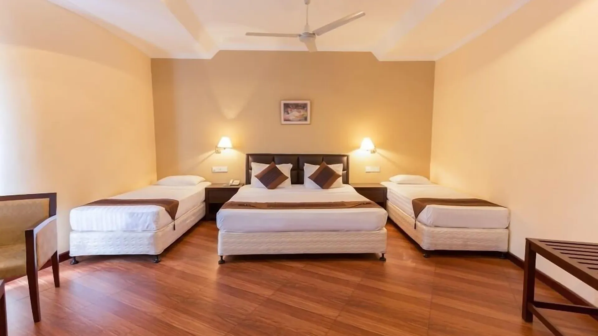 Devon Hotel Kandy 3*,